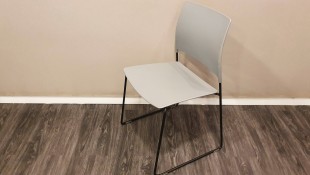 Silla plástica, gris