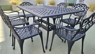 Mesa exterior y sillas